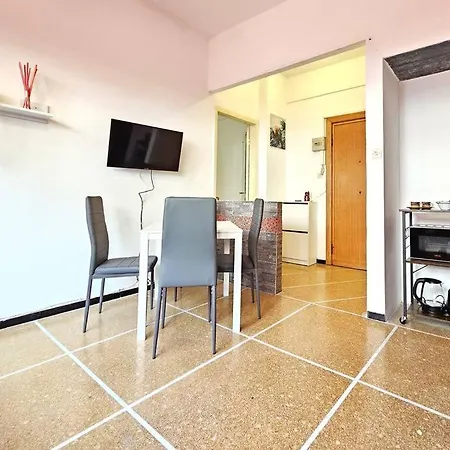 Апартаменты Cozy With Free Parking And Garden Space